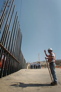 El muro fronterizo, retórica pura en EU