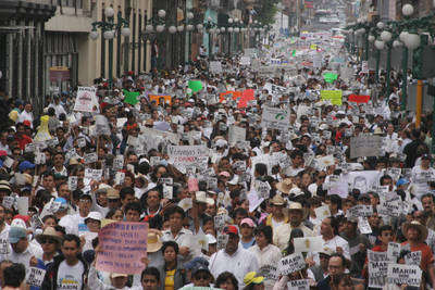 "¡Fuera Marín!", clamor de miles en Puebla