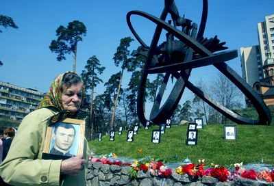 Homenajes y protestas a 20 años de Chernobyl