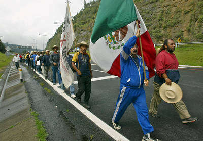 Llegan desde Tijuana a defender el voto