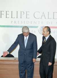 El presidente electo, Felipe Calderón, con Francisco Ramírez Acuña