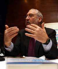 El premio Nobel de Economía, Joseph Stiglitz, en la FIL