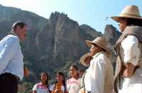 Foto: El presidente Vicente Fox, ayer durante la inauguración de las cabañas en el Gran Cañón, en Ixmiquilpan, Hidalgo
