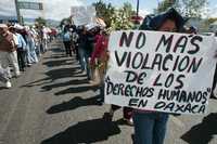 Durante la marcha de ayer en Oaxaca, reaparecieron las consignas de los tiempos de la guerra sucia, en los años 70