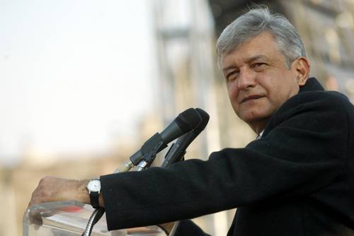 Andrés Manuel López Obrador, dirigente de un movimiento social en favor de los más necesitados, ahora es furiosamente estigmatizado por las elites políticas, empresariales y de los medios masivos