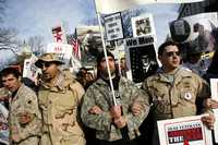 Veteranos de guerra protestan contra el envío de más militares al país ocupado