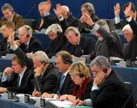 Miembros del Parlamento Europeo votan el informe sobre los vuelos clandestinos de la CIA en ese continente