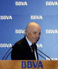 El presidente de Banco Bilbao Vizcaya Argentaria, Francisco González, ayer en conferencia de prensa en Madrid, para informar sobre la nueva adquisición del consorcio español en Estados Unidos