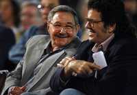 Raúl Castro, presidente interino de Cuba, y Abel Prieto, ministro de Cultura, durante la jornada inaugural, el pasado 8 de febrero, de la versión 16 de la Feria Internacional del Libro de La Habana