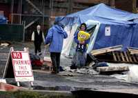 Personas sin casa mantienen un campamento en el centro de Olympia, Washington, el estado con más pobladores en pobreza extrema en Estados Unidos