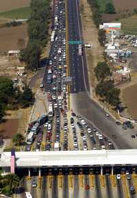 Tráfico vehicular en la autopista México-Puebla, en el pasado periodo vacacional de Semana Santa