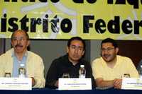 Armando Quintero, Juan José García y Martí Batres, durante la firma de acuerdo que da origen al Frente Político de Izquierda