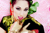 El vestuario es muy colorido... ¡Me siento muy mexicanota!... ¡Muy grandota!, afirma Regina Orozco