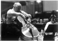 Mstislav Rostropovich durante diversas presentaciones a lo largo de su trayectoria en la música, ya fuese en el podio dirigiendo orquestas o derrochando belleza en el violonchelo. Fue un auténtico activista político