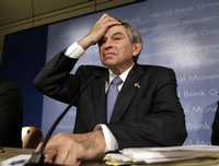 El presidente del Banco Mundial, Paul Wolfowitz, antes de una conferencia de prensa durante la clausura del encuentro de primavera entre ese organismo y el Fondo Monetario Internacional, ayer en Washington