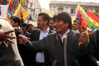 Entre líderes sindicales y campesinos, el gobernante de Bolivia, Evo Morales, encabezó en La Paz el desfile del primero de mayo