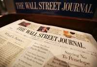 Ejemplar de The Wall Street Journal en un puesto de periódicos en Nueva York