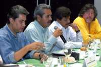Alejandro Rojas, Agustín Guerrero, Francisco Chiguil y Guillermo Dorantes, integrantes del Frente Político de Izquierda del PRD durante la conferencia de prensa.