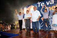 Según fuentes cercanas al equipo del candidato panista al gobierno de Yucatán, Xavier Abreu Sierra (al centro), existen desacuerdos relacionados con el manejo de la propaganda en la recta final de la campaña