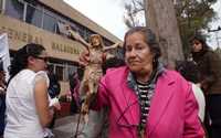 Integrantes de Provida rezaron frente al hospital de Balbuena, donde su dirigente, Jorge Serrano Limón, solicitó al director del nosocomio le entregue los ''cadáveres de los bebés'' para darles ''cristiana sepultura''