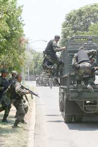 Elementos del Ejército Mexicano realizaron varios cateos a casas y negocios en Apatzingán