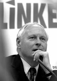La idea de la tripolaridad de las divisas fue propuesta, a finales de la década de los 90, por Oskar Lafontaine, hoy líder del Partido de Izquierda alemán