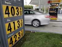 Gasolinera de Shell en San Mateo, California. Los precios del combustible rebasan los 4 dólares por galón en algunas áreas