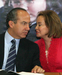 Calderón y Elba Esther refrendan compromisos en materia educativa