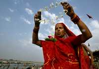 Ceremonia religiosa en el río Ganges