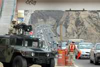 El Ejército Mexicano instaló ayer retenes en carreteras de Baja California como parte del programa Operación Tijuana para combatir el crimen organizado
