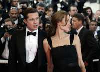 Los estadunidenses Brad Pitt y Angelina Jolie a su llegada al estreno de A Mighty Heart, en el festival de Cannes