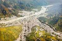 Vista aérea de Motozintla en 2005, cuando las fuertes lluvias provocaron desgajamientos de cerros y aludes que destruyeron centenares de viviendas. Las autoridades estatales reconocieron que los habitantes de esta localidad nuevamente corren peligro