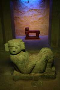 Chac Mool y jaguar, esculturas en piedra de Chichén Itzá
