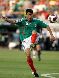 Nery Castillo se mostró bien en su debut con la selección mexicana