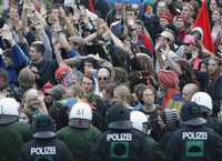 Manifestantes contra la reunión anual del G-8 ayer en Kuehlungsborn, Alemania