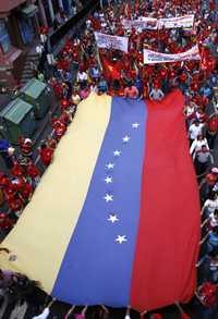 Simpatizantes de Hugo Chávez marcharon ayer en la capital venezolana en apoyo a la decisión presidencial de no renovar la concesión a Radio Caracas Televisión