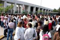 Unos 300 maestros de la sección 56 del SNTE bloquean el acceso al Congreso de Veracruz en rechazo a la iniciativa de reformas a la ley de pensiones del estado