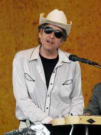 El cantante, compositor y poeta estadunidense Bob Dylan, en 2006, durante su participación en el Festival de Jazz y Patrimonio de Nueva Orléans