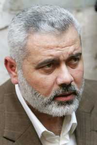Ismail Haniyeh, primer ministro palestino destituido por el presidente Mahmoud Abbas, captado ayer en Gaza