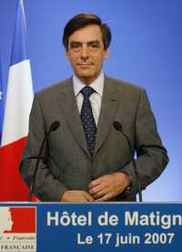 En imagen de archivo el presidente de Francia, Nicolas Sarkozy, cuya formación Unión por un Movimiento Popular ganó las parlamentarias de ayer, aunque sin alcanzar los dos tercios de las diputaciones como pronosticaban las encuestas