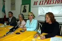 Alfonso Cuarón, Blanca Rico, Celeste Sáenz y Luis MandokI, durante la conferencia de prensa en el Club de Periodistas