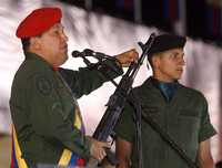 El presidente venezolano, Hugo Chávez, durante una ceremonia para conmemorar el Día de la Armada y la batalla de Carabobo, el domingo pasado en Caracas. Imagen de la oficina de prensa del palacio de Miraflores