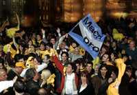 Festejo de los simpatizantes del empresario Mauricio Macri, jefe de gobierno electo de Buenos Aires, la noche del domingo