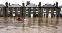 Residentes de North East Yorkshire se desplazan en ese suburbio inundado por las lluvias