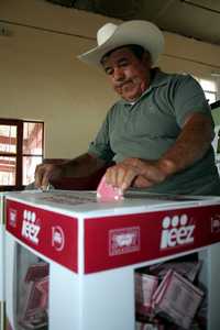 Con una participación de entre 45 y 60 por ciento de los votantes, y en medio de acusaciones de delitos electorales, ayer se realizaron las elecciones de presidentes municipales y diputados en Zacatecas