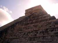 El Castillo o pirámide de Kukulkán, monumento emblemático de Chichén Itzá, zona arqueológica en la mira del mercantilismo, con anuencia del gobierno mexicano