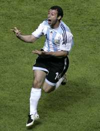 El argentino Javier Mascherano festeja la anotación con la que dio el triunfo a su equipo