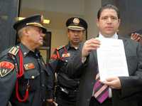 El abogado Armando Martínez Gómez cuando presentó, a principios de mayo pasado ante la Procuraduría General de la República, un acta de inconstitucionalidad en contra de la despenalización del aborto en el Distrito Federal