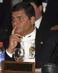 El presidente de Ecuador, Rafael Correa, durante una reunión del Mercosur en Asunción, Paraguay, en junio