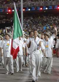 La medallista olímpica Iridia Salazar, al frente de la delegación tricolor